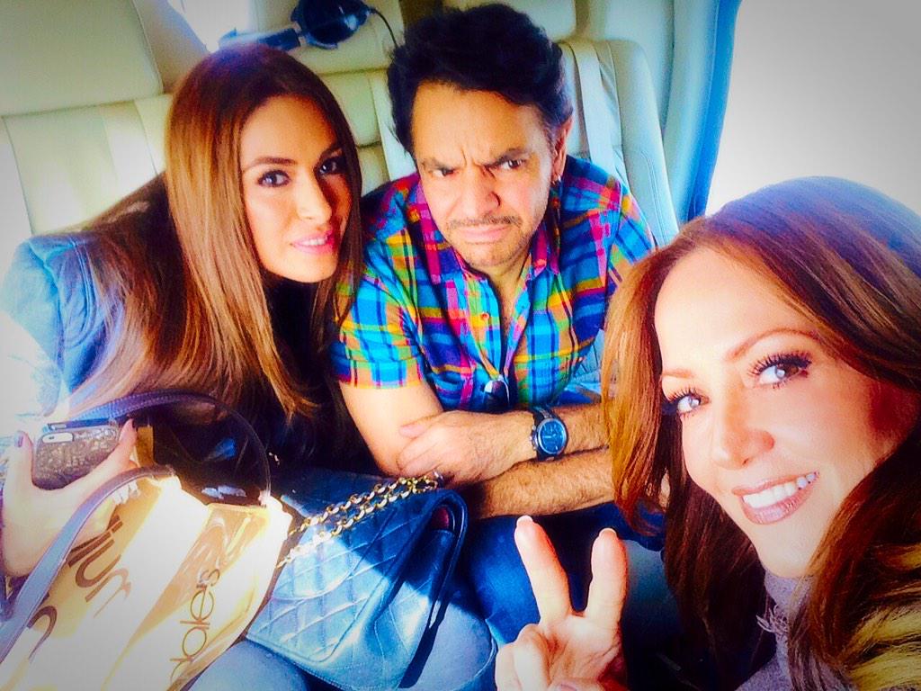 AndreaLegarreta's tweet photo. #instantesDeAyer #Volando @GalileaMontijo @EugenioDerbez @negroaraiza2 @DanArenas y yop! 👏😘 http://t.co/Q8GMs6vKDB