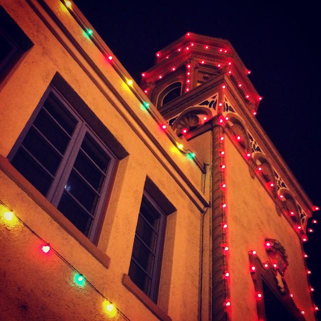 VisitKC's tweet photo. Did you know? The #PlazaLights started with a string of just 16 lights over a doorway in 1925. http://t.co/PDEuaVsQTM