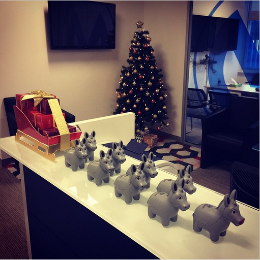 robyn_wild's tweet photo. Reindeers don't pull Santa's Sleigh... Muley's do!!!! @MuleSoft @MaxtheMule #maxtherednosedmule #christmas #london http://t.co/CNy2XvH7Dz
