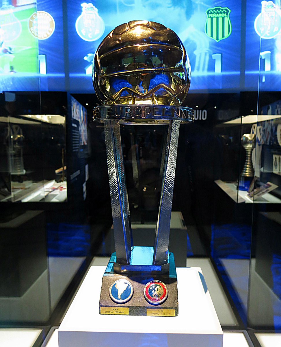 O troféu original da taça intercontinental