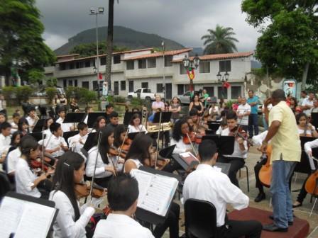 concierto plaza <a href="/elsistema/">El Sistema</a> #ElSistemaEnNavidad2014