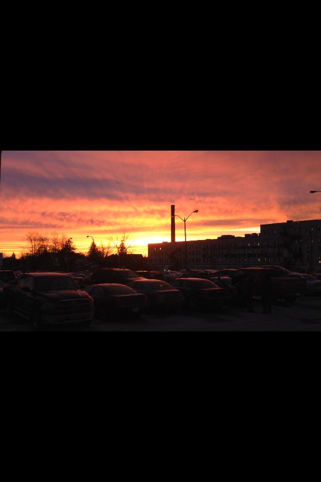 cakebidcakes's tweet photo. Took a break from work to snap this beauty sunset! #kwawesome http://t.co/gp8CGrGvKs