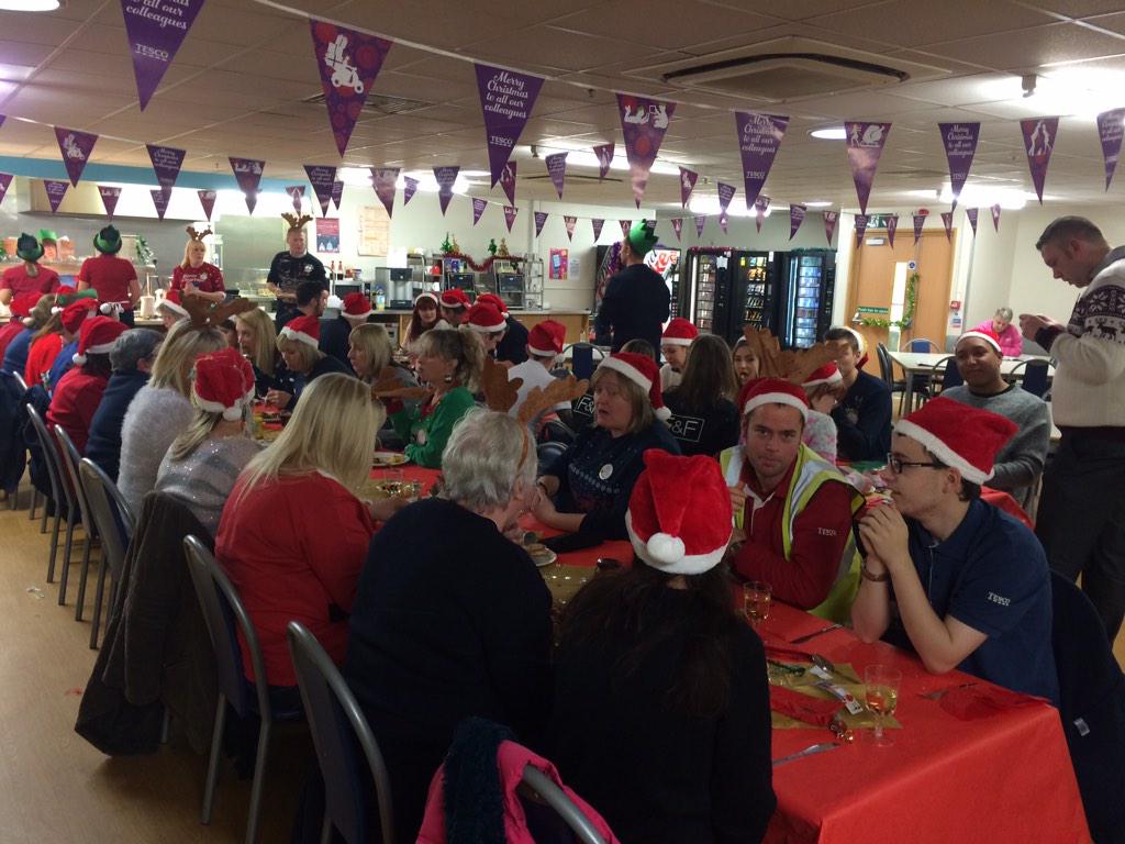 rsdavies90's tweet photo. Xmas Dinner @ParkFarm2039! @mrslpat @DanHollmanTESCO @nickfox321 http://t.co/EjrZCn9lou