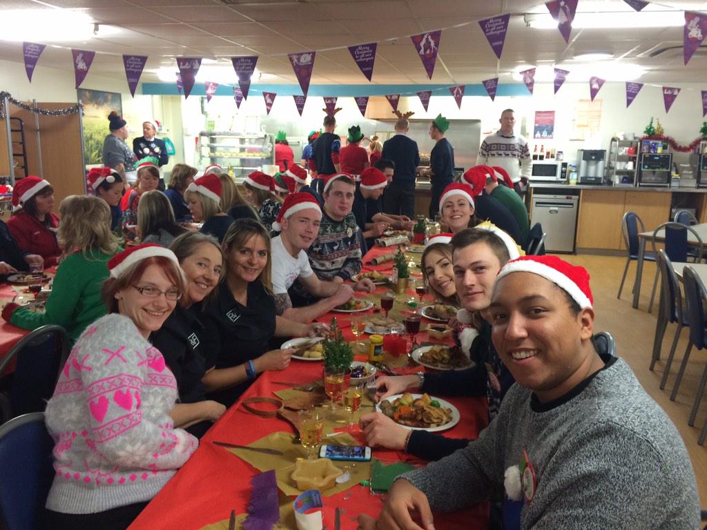 rsdavies90's tweet photo. Xmas Dinner @ParkFarm2039! @mrslpat @DanHollmanTESCO @nickfox321 http://t.co/EjrZCn9lou