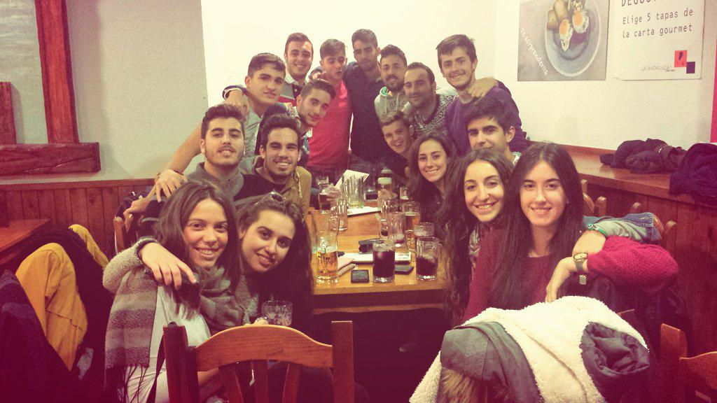 JuanAlfons0's tweet photo. Empezando bien tempranito!!!!! #NavidadTorrera 🎄✨🎉🙌🍻🍸 http://t.co/Xs9kXgiPQG