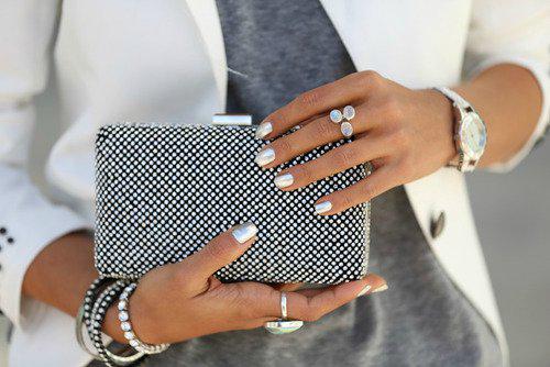 RuSumki's tweet image. Главная загадка каждой женщины спрятана в её сумке