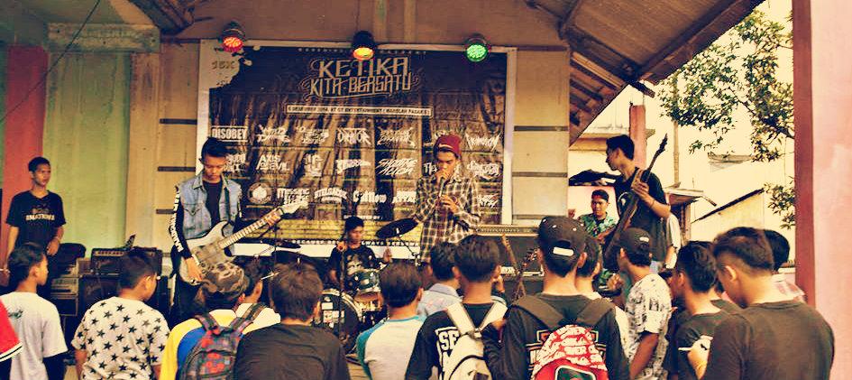 ShootMeAlicia's tweet photo. KETIKA KITA BERSATU http://t.co/v5IbQ2UPAZ