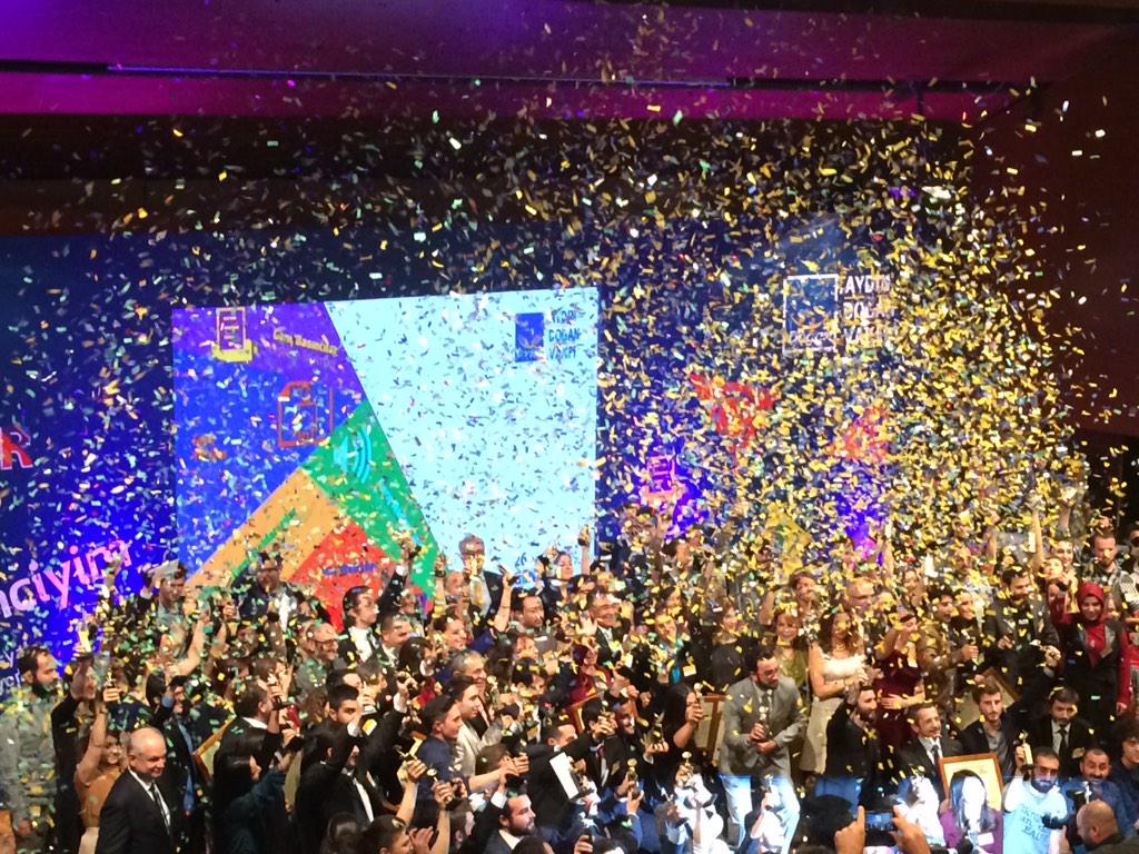 Ödül alan tüm öğrencilerimizi tebrik ediyoruz. İletişim Ailesi olarak gurur duyduk. Nicelerine!