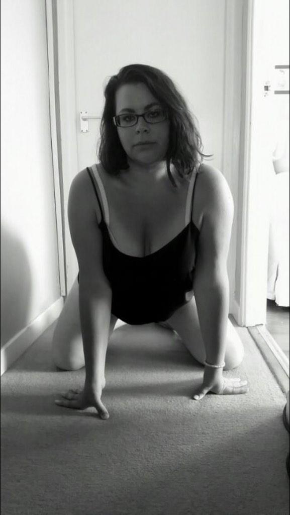 biguyforfunsyd's tweet photo. @chrisj63294760 @Dirtytalkinoz hot girl that I slept with last night RETWEET And I'll upload a nude pic of her http://t.co/9GNziT08Dq
