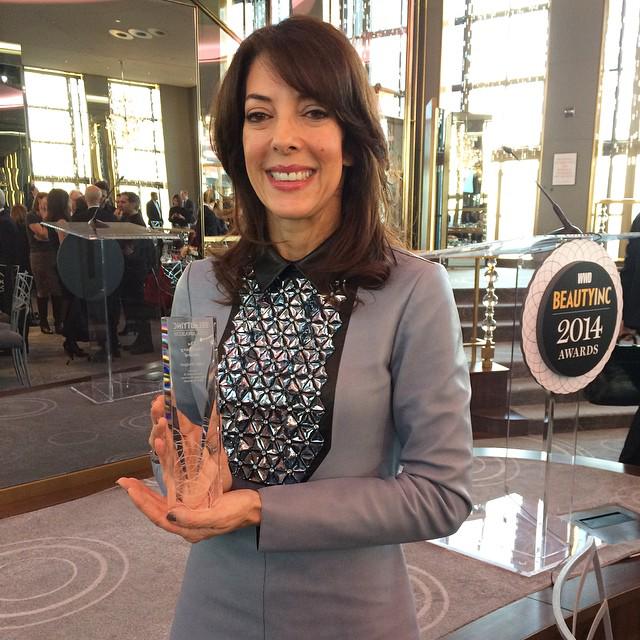 bareMinerals's tweet photo. Congrats to our fearless leader @leslieblodgett on her @WWD Beauty Inc. 2014 Visionary of the Year Award. http://t.co/7tNlEpd0j1