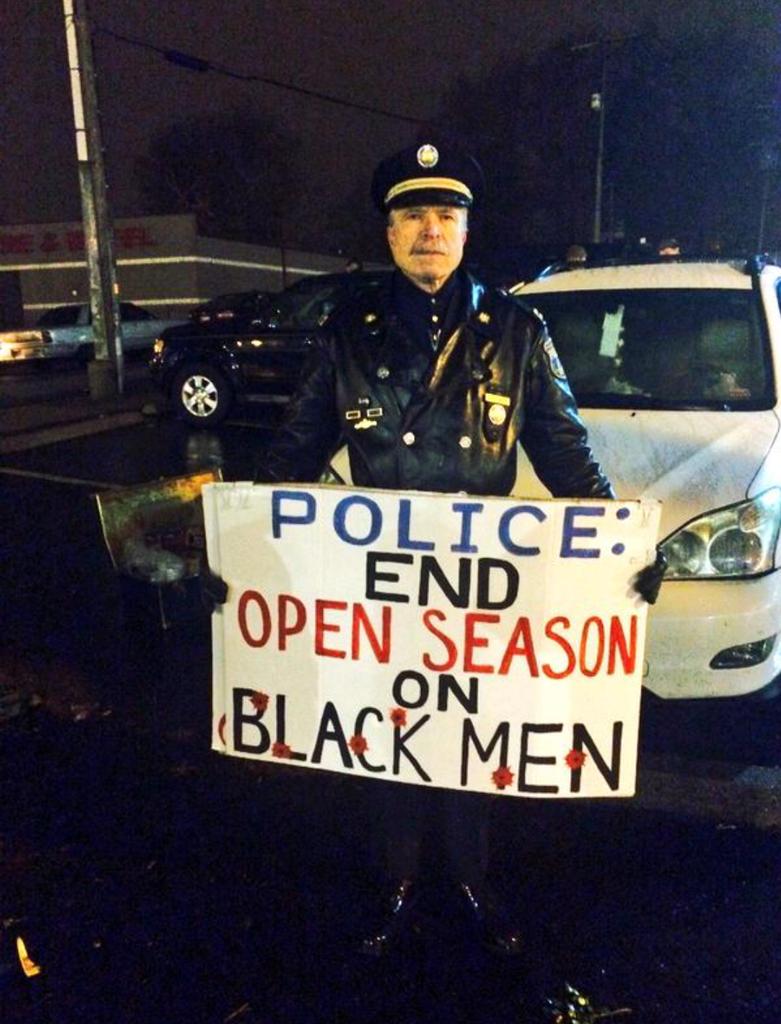 StymieWizard330's tweet photo. #policethepolice #endracisim #equalityforall #standwithferguson #nojusticenopeace #blacklivesmatter http://t.co/Lfm7jJZFi6