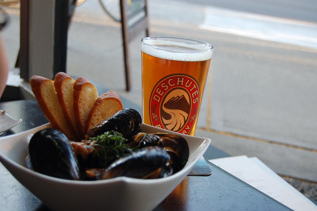 Tonight we have $5 Read Island Mussels special all evening! Choose from 3 #Oceanwise Mussels tapas on the menu