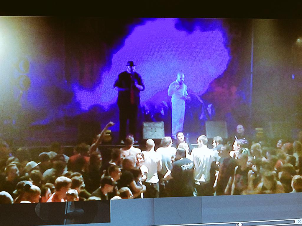 KungFuVampire's tweet photo. @tweetmesohard SlaughterHouseTour #throwbackthursday 2010 @KungFuVampire #DEATHwall http://t.co/tA2XRPkA7C http://t.co/gazRfpbnx1