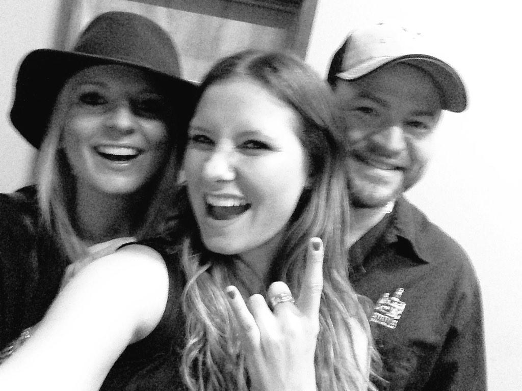haleycolemusic's tweet photo. Welp. That was fun. ❤️Thanks #DFW @theliveoak @adamhoodmusic #JoshNewcom @sarahebliss @rodneyparker @bobbyduncan http://t.co/yapnvF2u6c