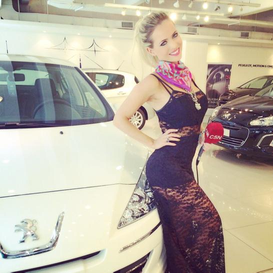 Hoy grabando Show sobre Ruedas el sábado x @C5N! ?? vestida por @ILOVERMODA y accesorios @Itsmyfreedom1