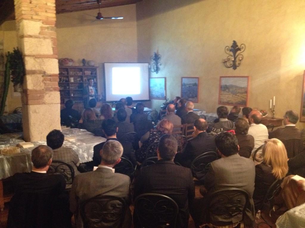CDSVerona's tweet photo. Seconda presentazione #CDSVerona: #rebello: #moda sostenibile! #startup #pitch http://t.co/0Z2084RfJz