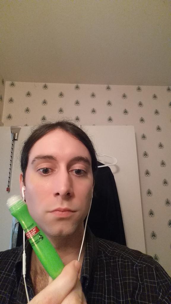 stantipton's tweet image. #garnier no more stoner bags.......this stuff works ....pro retinal roller......#extraterrestrialtechnology