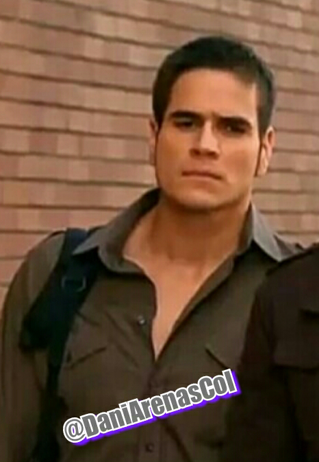 DaniArenasCol's tweet photo. @DanArenas como #NicolasAyala en #DoñaBella a una Semana d su repeticion en las mañanas de @CanalRCN @fansDaniArenas http://t.co/QZZsIXwJYB