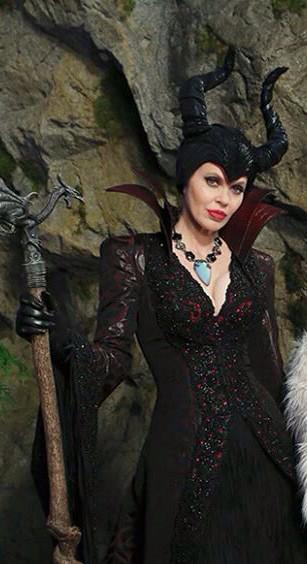 antikillypoo's tweet photo. before and after joining the ouat fandom http://t.co/ITaCClqSKR