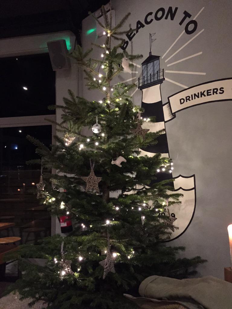 TheGreenElves's tweet photo. The @_thestable are in the mood for christmas! http://t.co/obCkv6kXqv