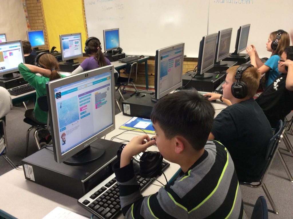 randysfox's tweet image. Love that hour of code and Mrs. Chatelain! #edtechcontest @EdTechGSD #code.org