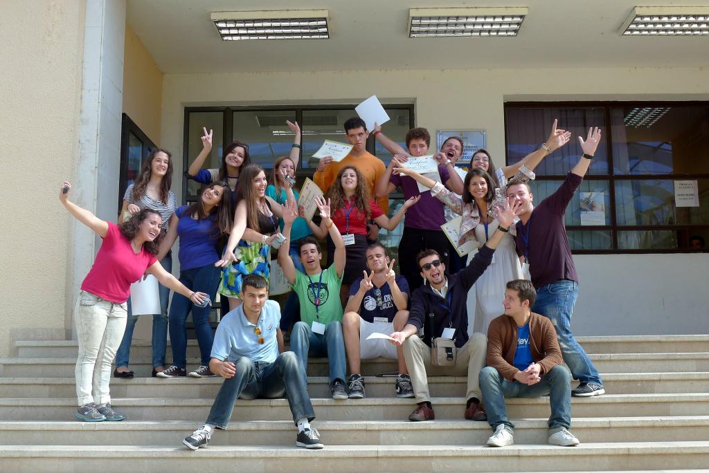 asmyleSEE's tweet photo. MT @SDubHenry: #StudyAbroadBecause of unexpected friends doing unexpected things. #alumni #balkans http://t.co/Ztn4H0G4kR @official_mayaa
