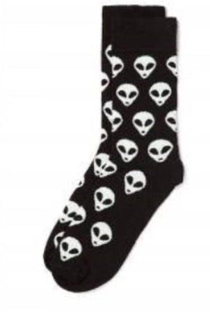 1DUpdatesCA's tweet photo. #NEW || Louis wearing Topman ยฃ3 Alien Socks tonight! DEC 11 (16) ๐ #goodupdates http://t.co/umj5PgSzn0