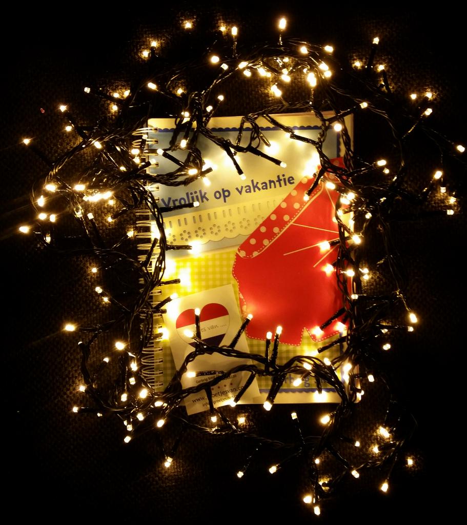 Met kerst vakantieplannen maken? 'Vrolijk op vakantie' nu voor maar € 7,50! #boek #kerstcadeau
