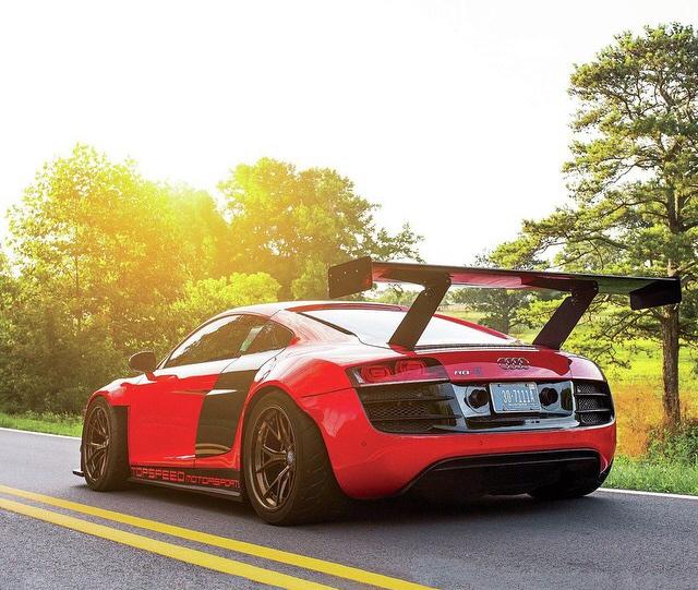 MotorTunning's tweet photo. Red R8. http://t.co/6lA6m7t1Bj