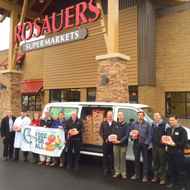 nokidhungry's tweet photo. .@SmithfieldFoods #JohnMorrell donates 2,700 servings of ham to Catholic Charities Food for All Spokane #NoKidHungry http://t.co/NUwR7b0mNj