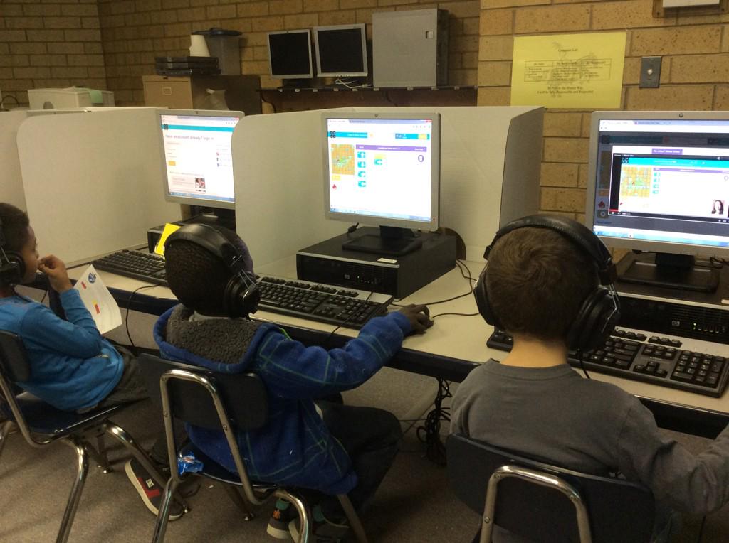 randysfox's tweet image. Mr. Crowther&apos;s 1st graders doing an hour of code! @EdTechGSD  #edtechcontest