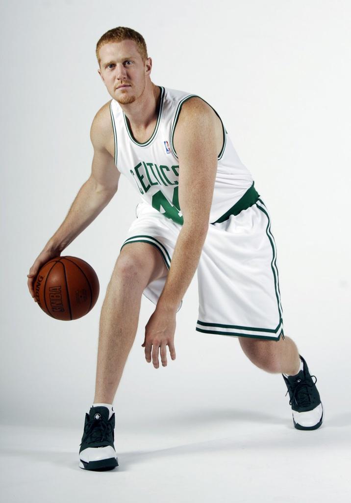 Jay_Flo6's tweet photo. Now I know why he likes Paul pierce so much. His dad played with him. http://t.co/YImdUiJlTa