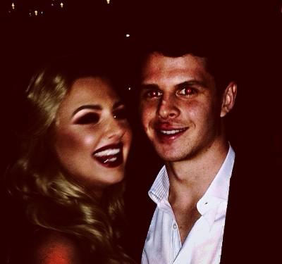 MeaganGreenUK's tweet photo. My hot date for last night's @ACAmodels #ModelAwards @peaks71
😉👌 http://t.co/ZuL4DPJgwM
