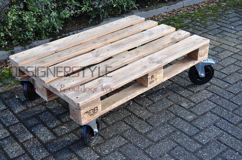 Nieuw model #pallet #salontafel  met grote #wielen 
#vurenhout #steigerhout