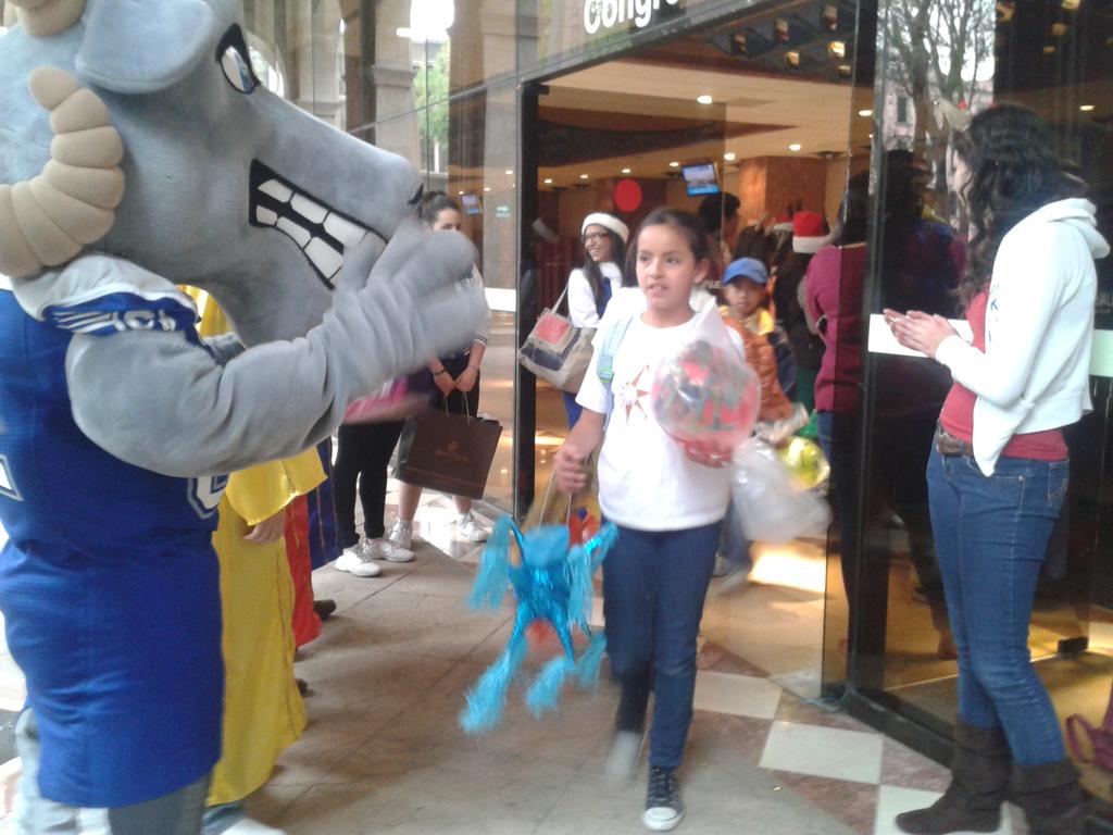 Tec_CCM's tweet photo. Damos por clausurada nuestra #PosadaTec ¡Gracias por acompañarnos! Esperamos que les haya gustado sus regalos. http://t.co/XcvBlpHN9O
