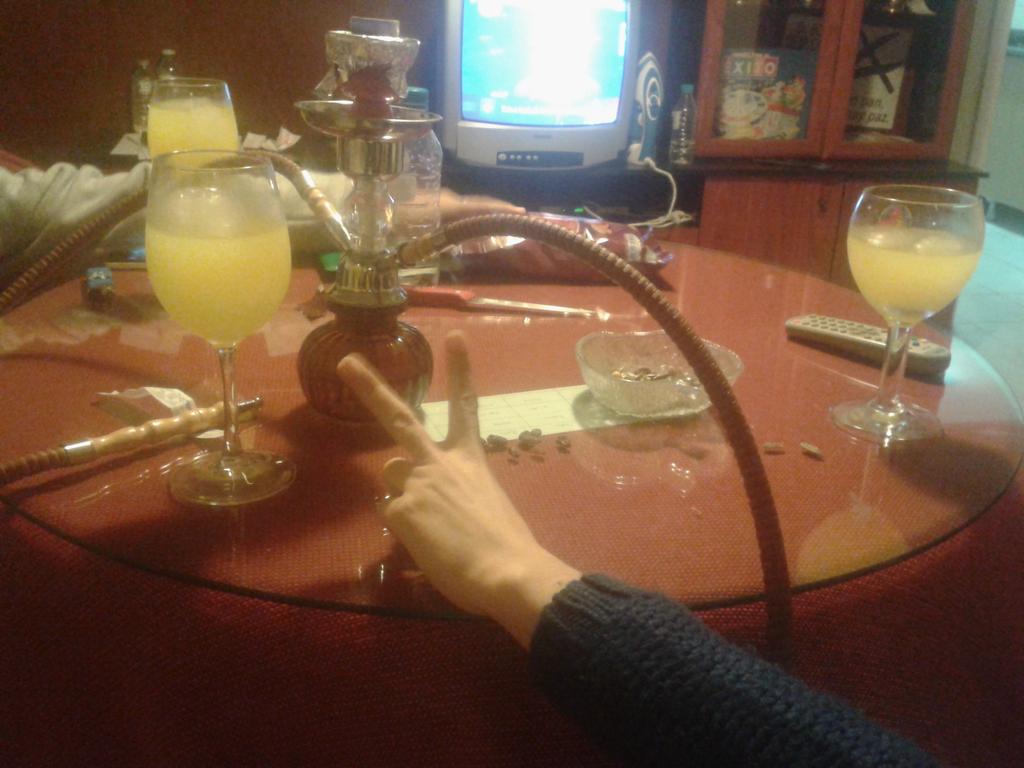 vitoloruiz's tweet photo. Fiestaca en el piso @RcRomn @MaitePozo95 ;) http://t.co/VaddgjOWq1