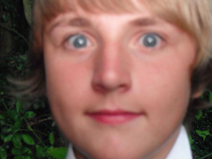 ReactsSmith's tweet image. When bae says she'll send you nudes