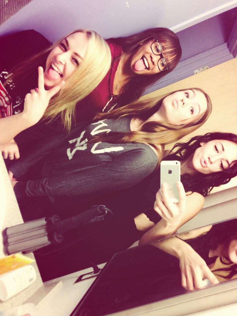 shayyonce's tweet image. I&apos;d probs be dead in a ditch or stuck outside or phoneless without the fam in my suite 🙏😘😊💯 #firstsemesterdone