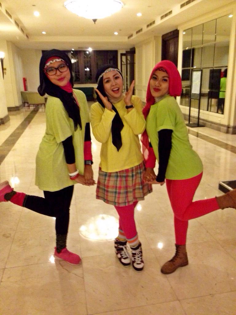 rince_tetep's tweet image. Genk ikat kepala 80's #FunBuilding #indosatsnap @IndosatMania