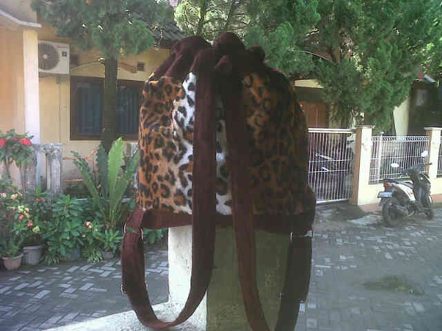 KenKayShop's tweet photo. tas ransel leopart dri bahan kain sofa murmer cuman 69rb, minat lgsg retwet yach.. http://t.co/wsBWCJx8Gq
