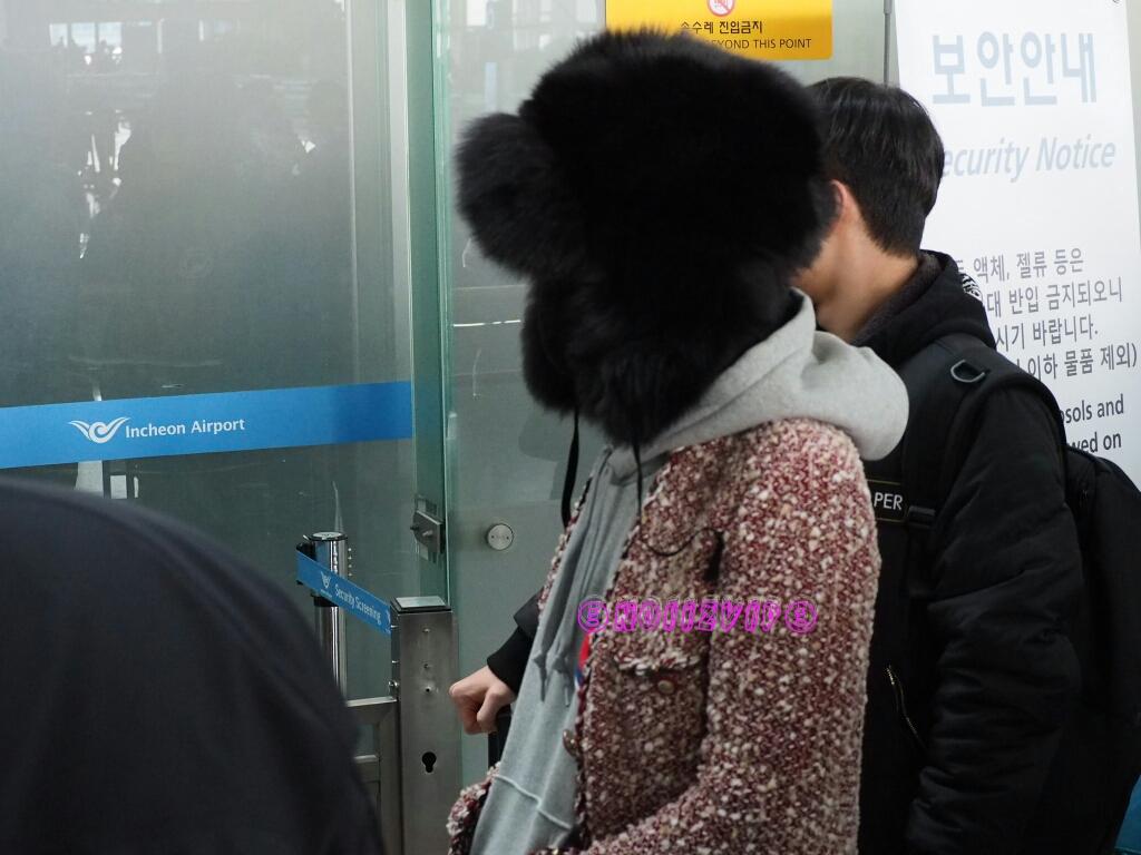 [12/12/14][Pho] GD và Seungri tại sân bay Incheon đến Vũ Hán B4n6IP8CQAAOJxT