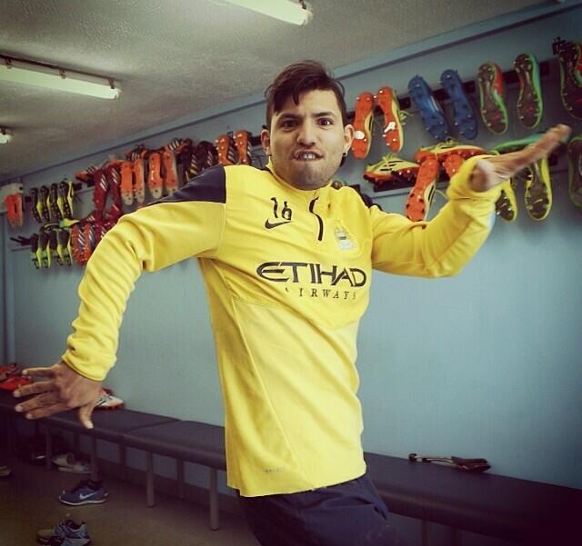 jero_echague's tweet photo. "@MarcosRojo5TW: -Kun es viernes.
-... http://t.co/xhzdi7rnIK" @juanschcolnik
