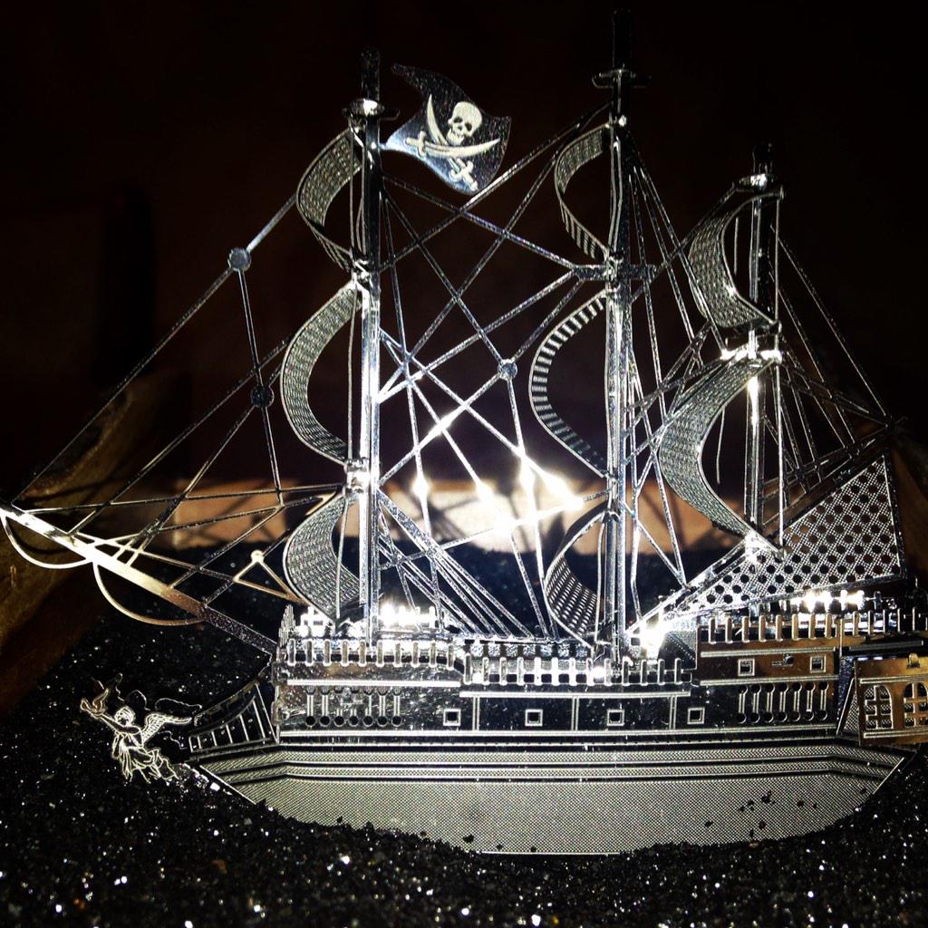 Dance9Eliana's tweet image. This is the result of too much free time😂😂😂#MiniBoat #BlackPearl #ArtsandCrafts #NewHobby