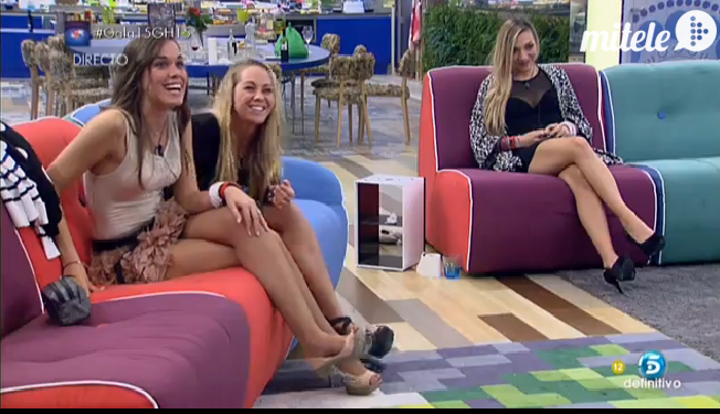 ghoficial's tweet photo. Tres finalistas, tres mujeres por primera vez #Gala15GH15 http://t.co/UjTUWkKOVX