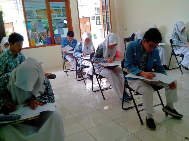 dhischool's tweet photo. it's the last day of the final exam. and they're surely still doing their best. http://t.co/vTBv5E1E9r