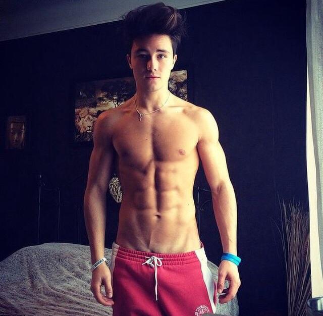 hotguysofinsta's tweet image. Waking up to this 😍