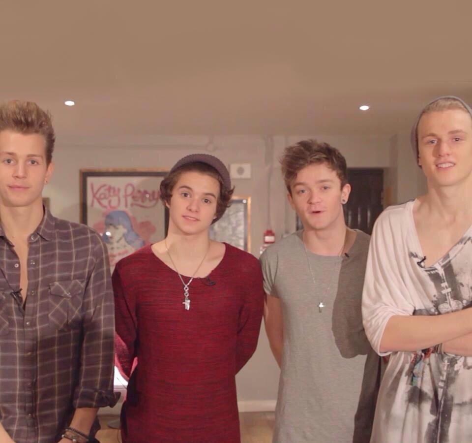 ArrowedHeart's tweet image. "@SnapTheVamps: The Vamps on #AskReply! They're absolutely adorable and hilarious ☺ http://t.co/1GTRzQS3HW" Welcome Vamily! Lots of love 💕