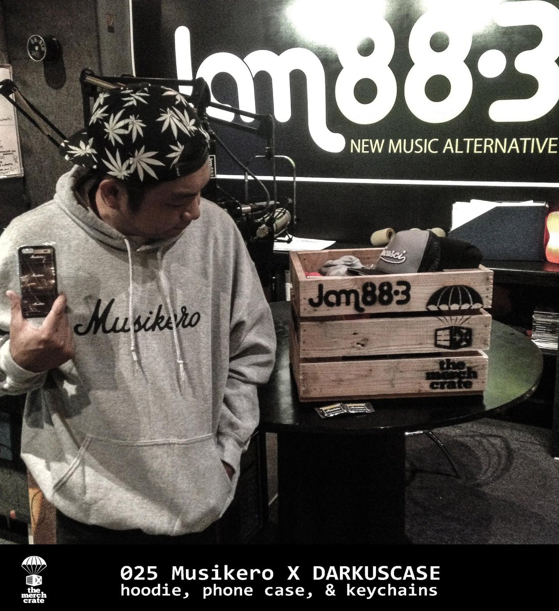 Jam883's tweet image. 25. Look what @darkuscase brought in for #TheMerchCrate - hoodie, phone case, and keychains!  bit.ly/sharethemerchc…