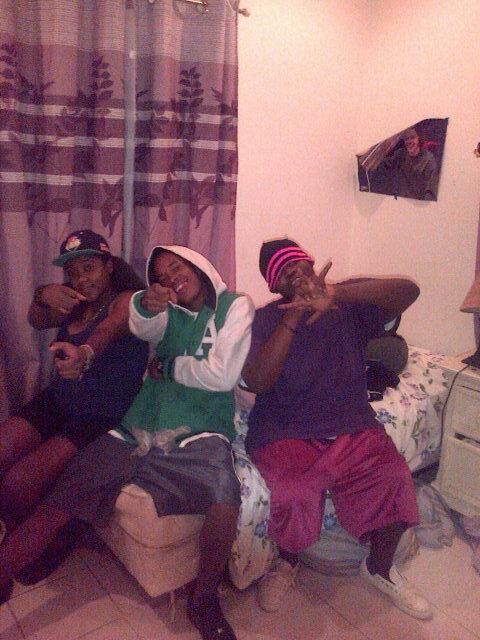 HisGangstaaa__'s tweet photo. My nigga #coolingit #tunup #flexxin @DBNardz01 @neckless_SG http://t.co/heiF6yNL5S