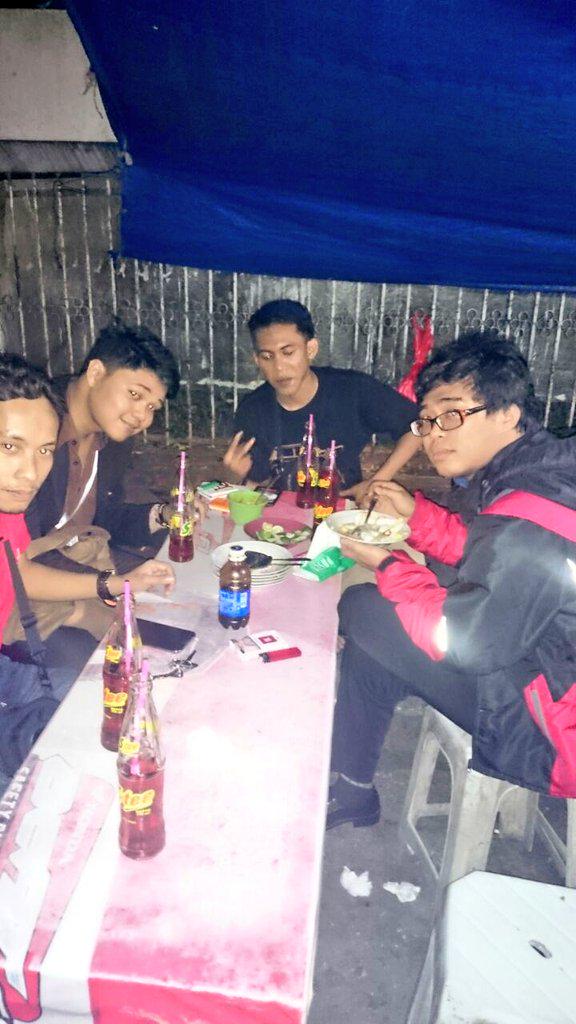 ProjieLovers's tweet photo. Selamat pagii PL. Gmn ni yg semalem kopdar do Gultik Blok M, kopdar dimana2.hehhee http://t.co/SfUiDxWYQ7